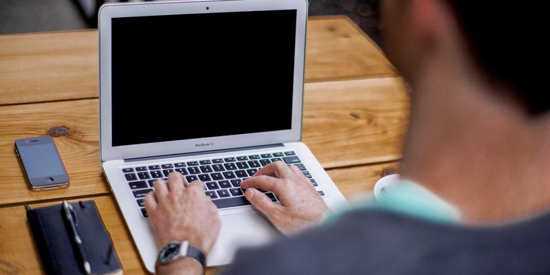 0954U处理器二合一笔记本推荐：本地资讯与便民服务视角下的学生与移动办公优选